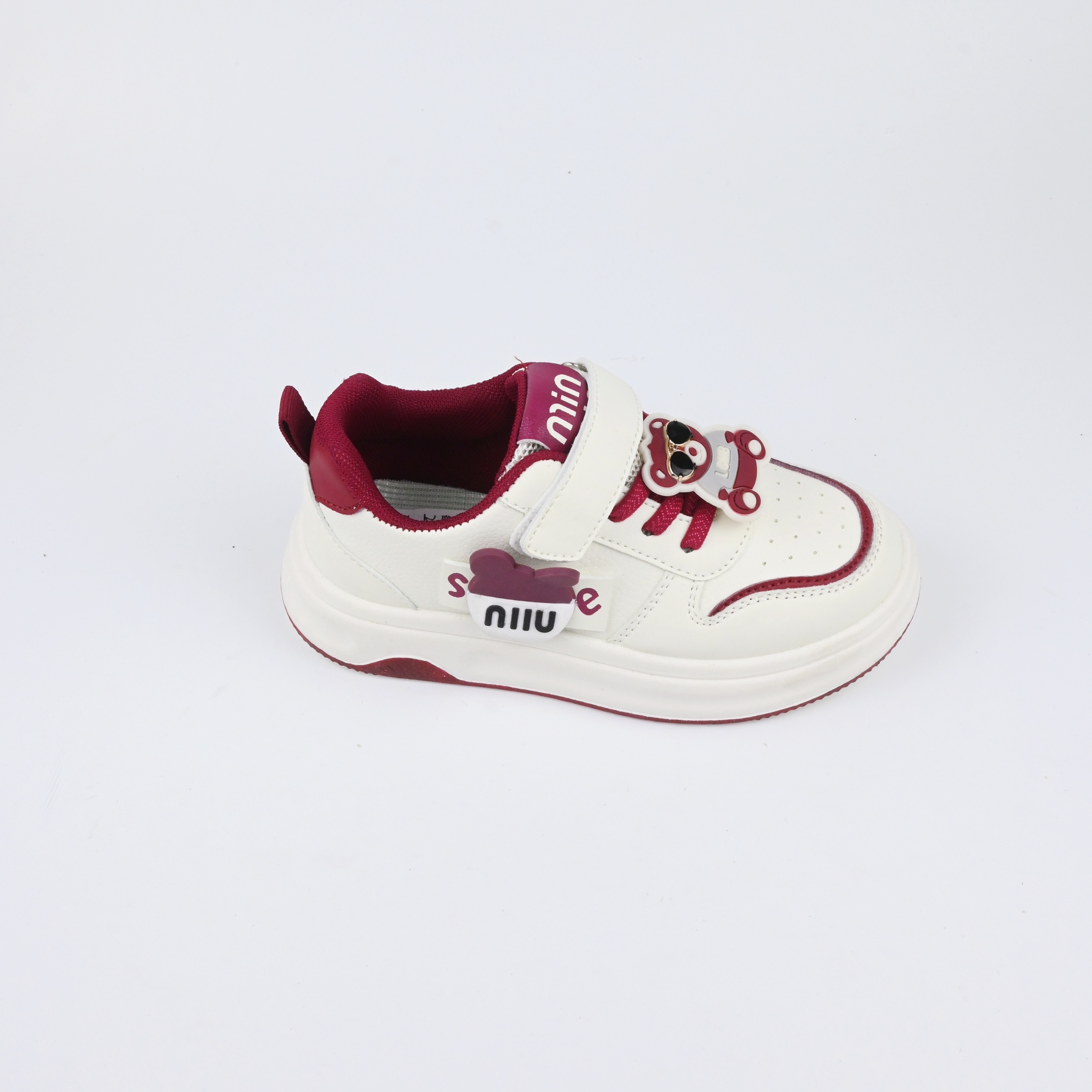 Sports shoes 22