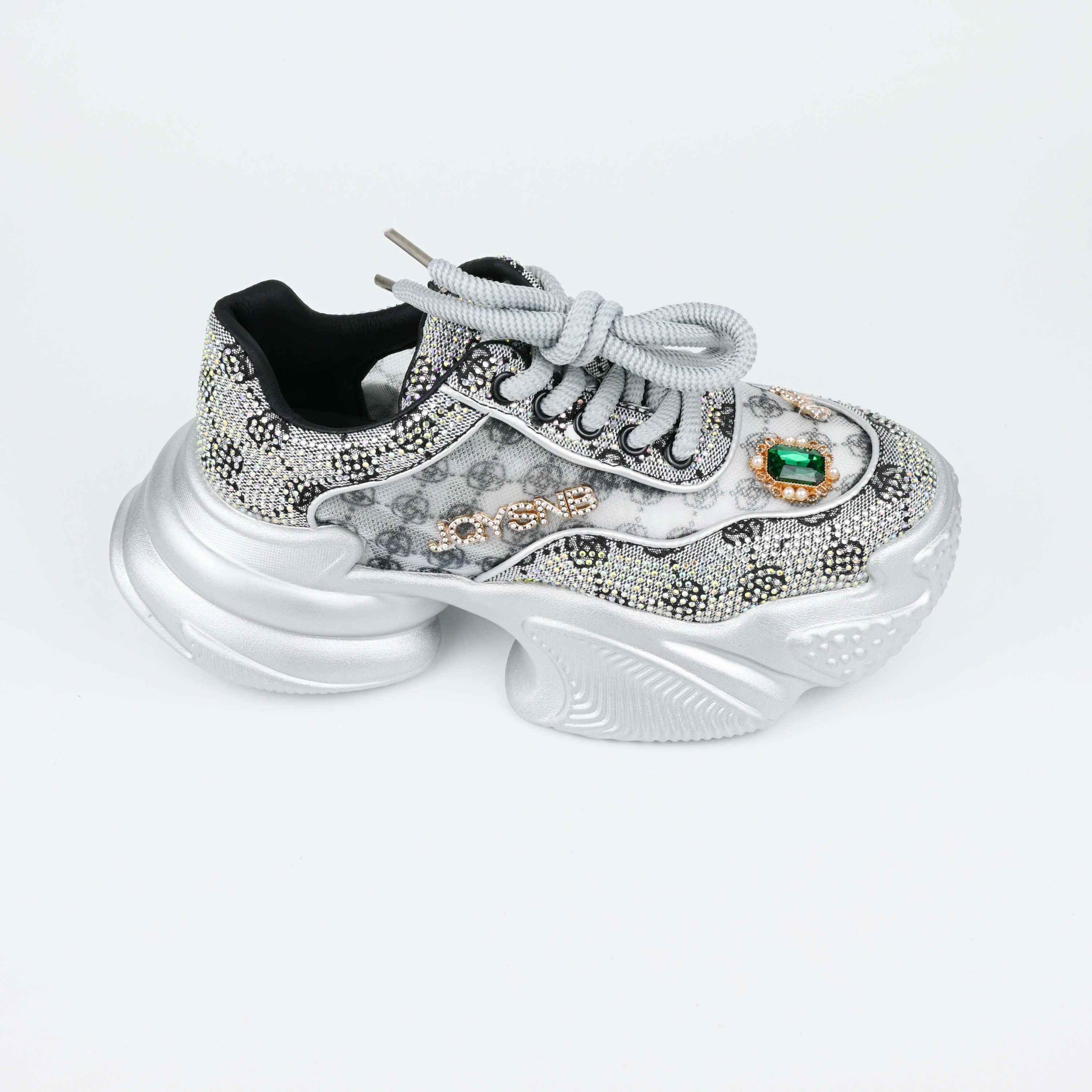Sports shoes 37