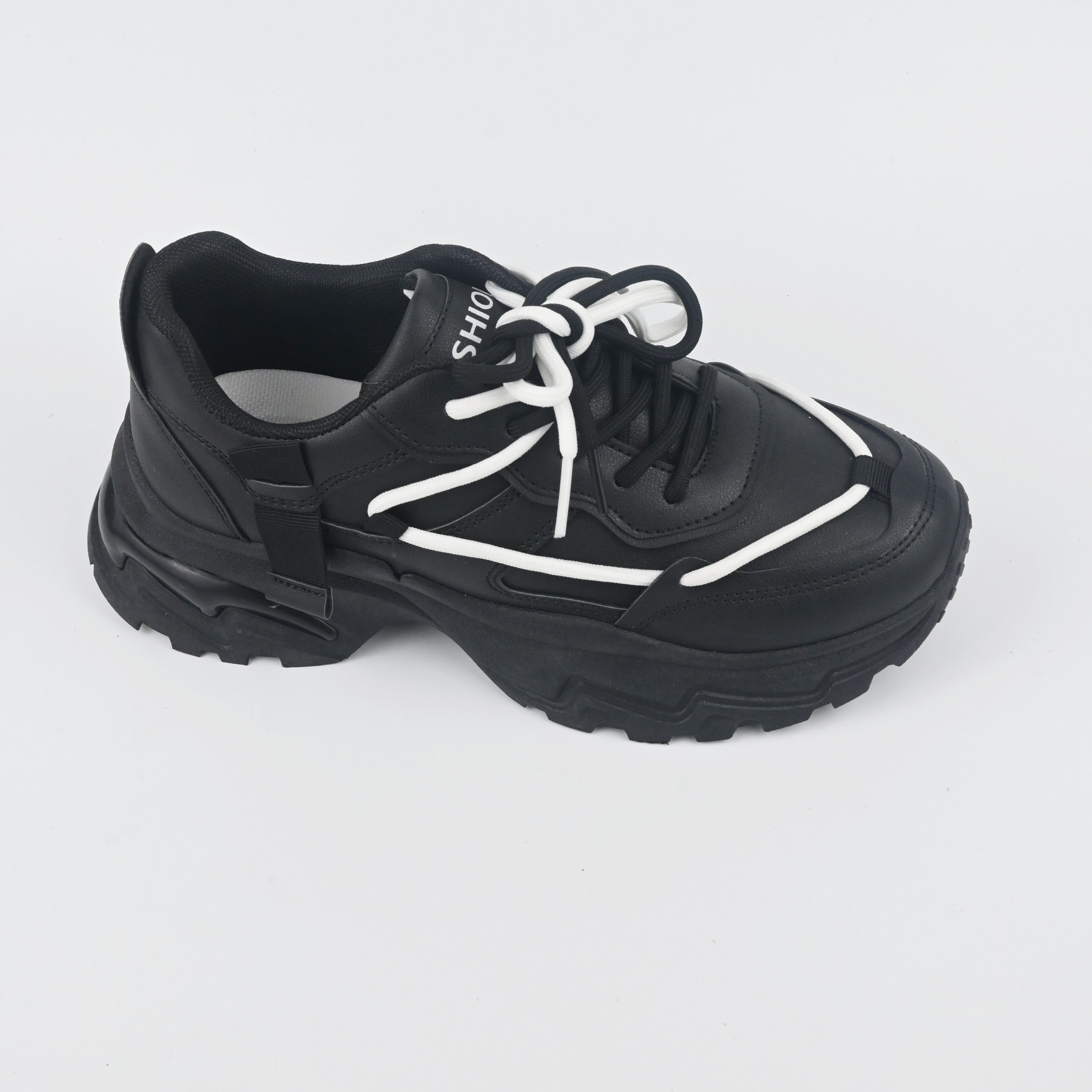 Sports Shoes 105
