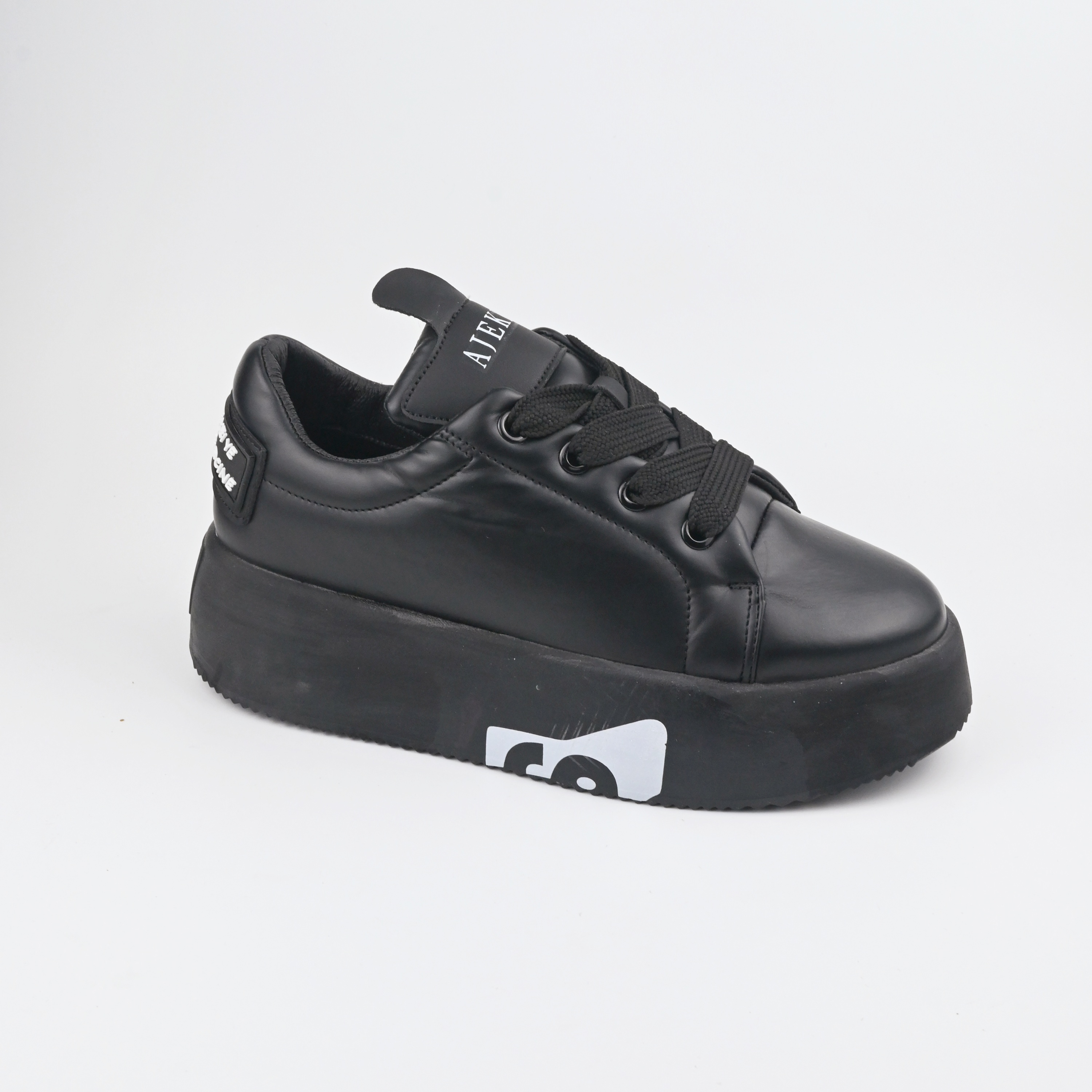Sports Shoes 107