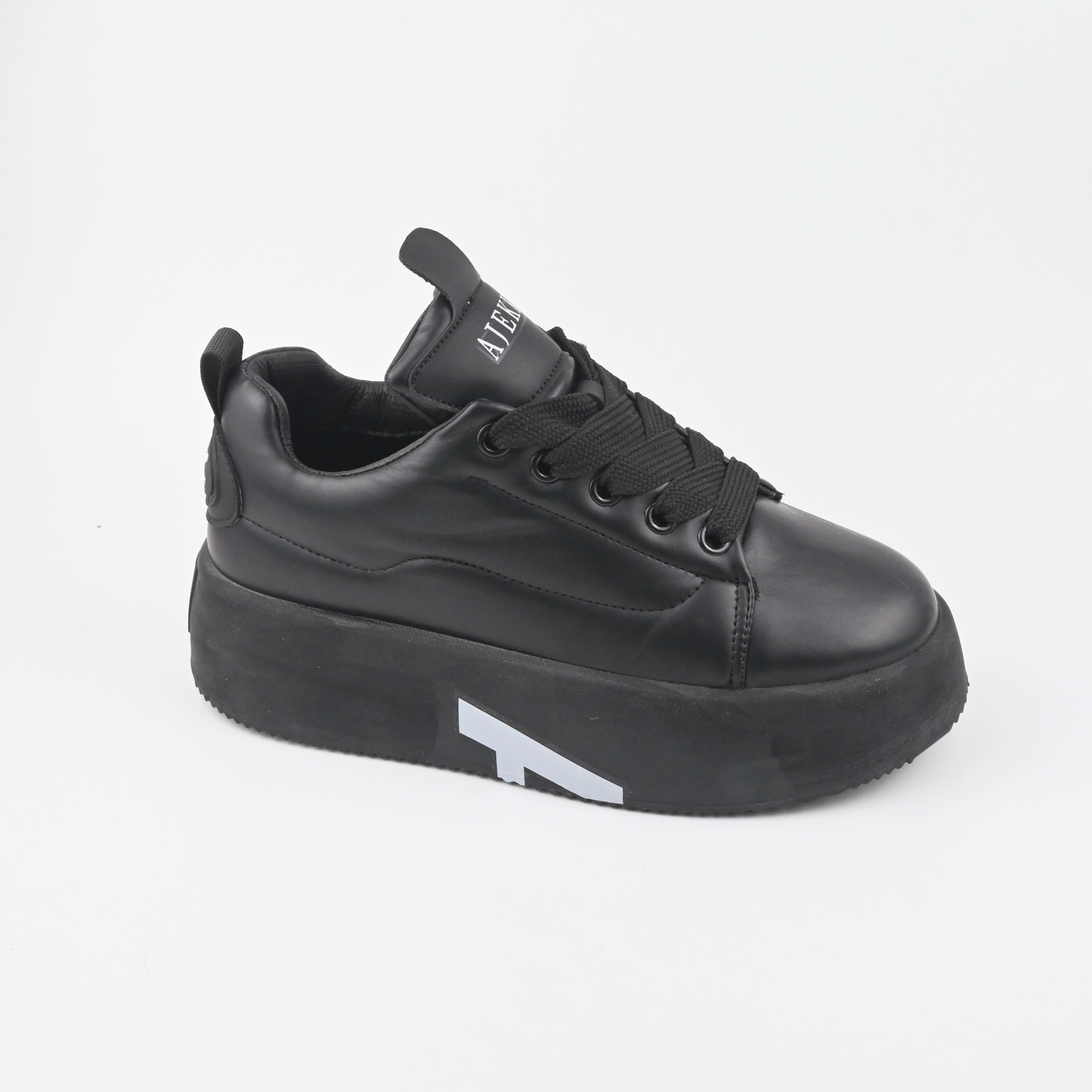 Sports Shoes 114
